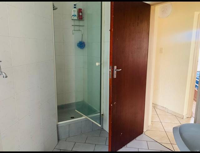 2 BEDROOM FLAT FOR SALE IN VANDERBIJLPARK SE 2